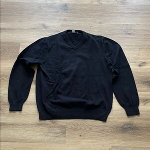 Amazon Essentials Men's Black V-Neck Sweater